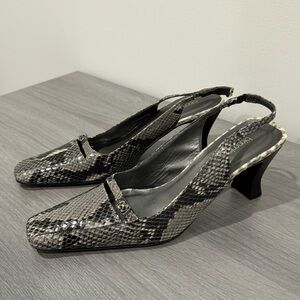 Bloomingdale’s Leather Snake Print 3” Heel Slingback Sandals Sz 8
